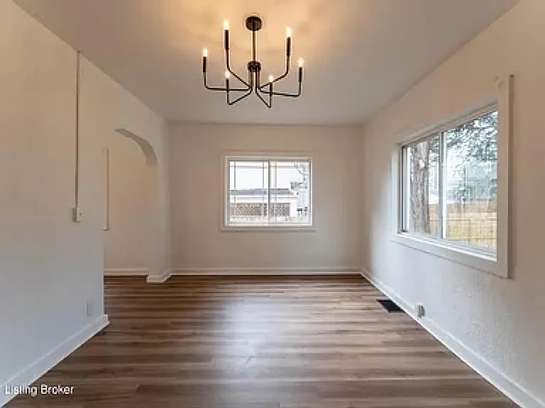 2145 Gladstone Ave — Photo 20