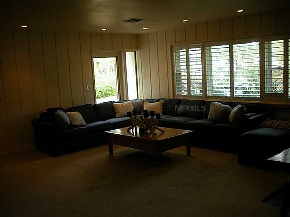 4th image of 216 Park Blvd S