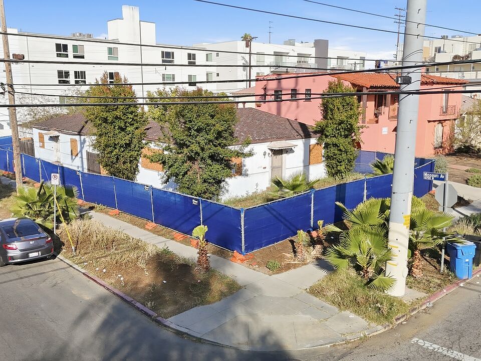 1st image of 1833 Overland Ave