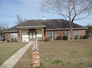 215 Longpointe Rd, Youngsville, LA 70592