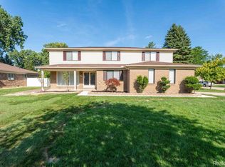 40206 Ashland Dr, Sterling Heights, MI 48313