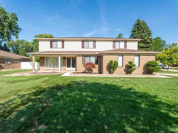 40206 Ashland Dr, Sterling Heights, MI 48313