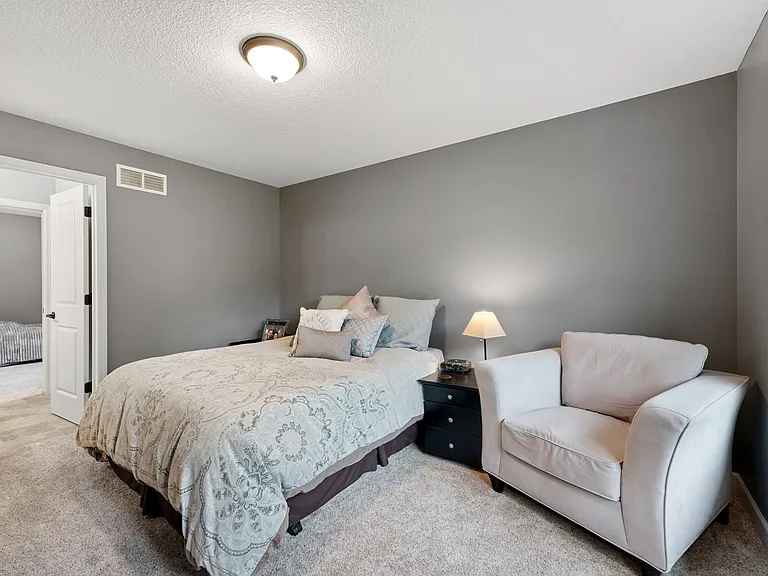 7473 Zanzibar Ln N — Photo 20