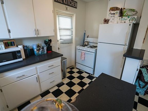 4th image of 605 Kelton Ave #9eb65f743