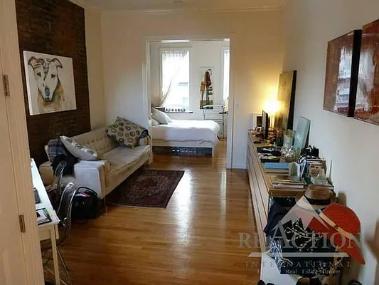 Rented by Reaction | media 28