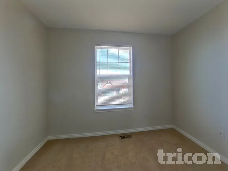 305 Calhoun Cir — Photo 10