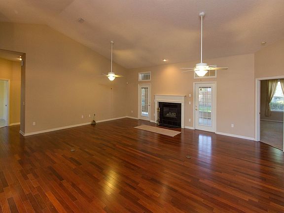 3rd image of 1331 Myrtle Dr