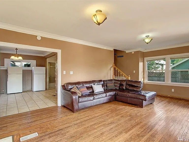 5514 11th Ave NE — Photo 3