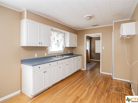 4th image of 108 Maurine St