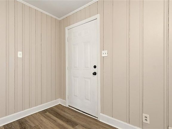 4th image of 303 Gant St