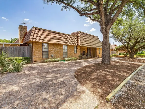 4909 Ledgestone Dr, Fort Worth, TX 76132