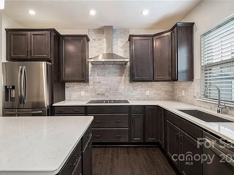 15037 New Amsterdam Ln — Photo 5