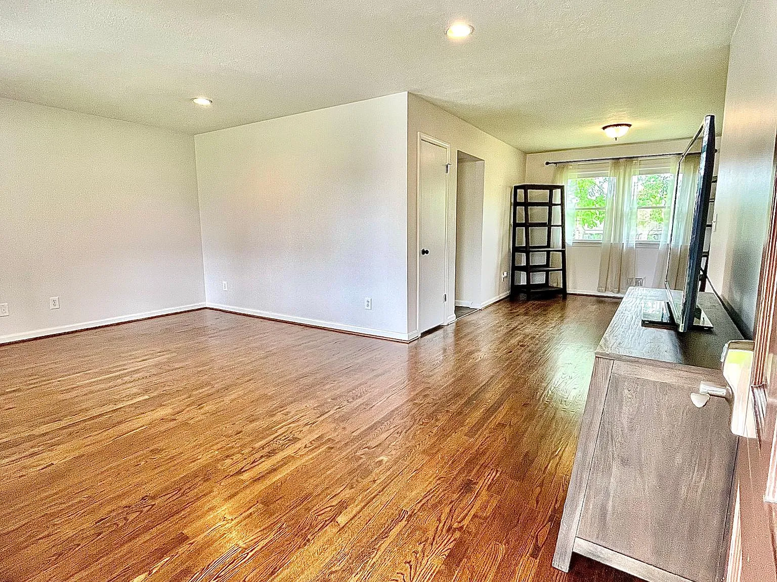 4 bed, 2.5 bath, 1700 sqft, $2,350 — Photo 2