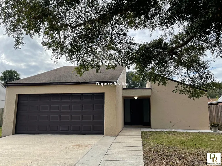 302 S Moss Rd — Photo 1