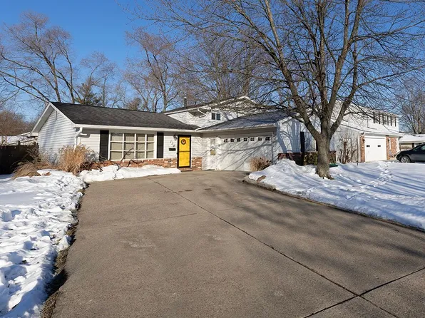 110 Edgefield Dr, Elyria, OH 44035