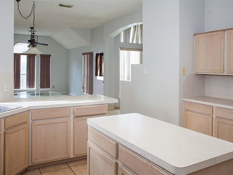 6223 Newbury Dr — Photo 11