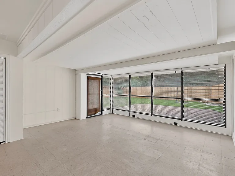 1207 Mistywood Ln — Photo 27