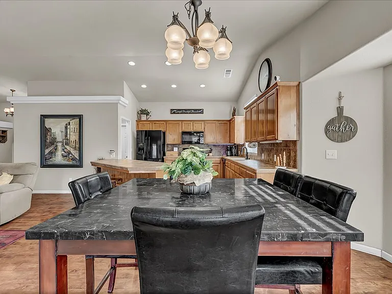 2435 N Crowe St — Photo 16