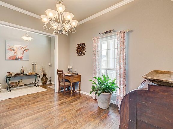5th image of 3209 Lakeway Dr