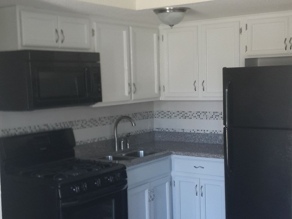 2nd image of 1003 Lovett Ave APT 4