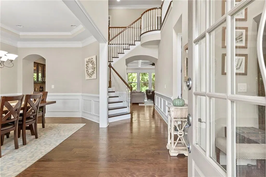 6 bed, 5.0 bath, 6021 sqft, $6,000 — Photo 3