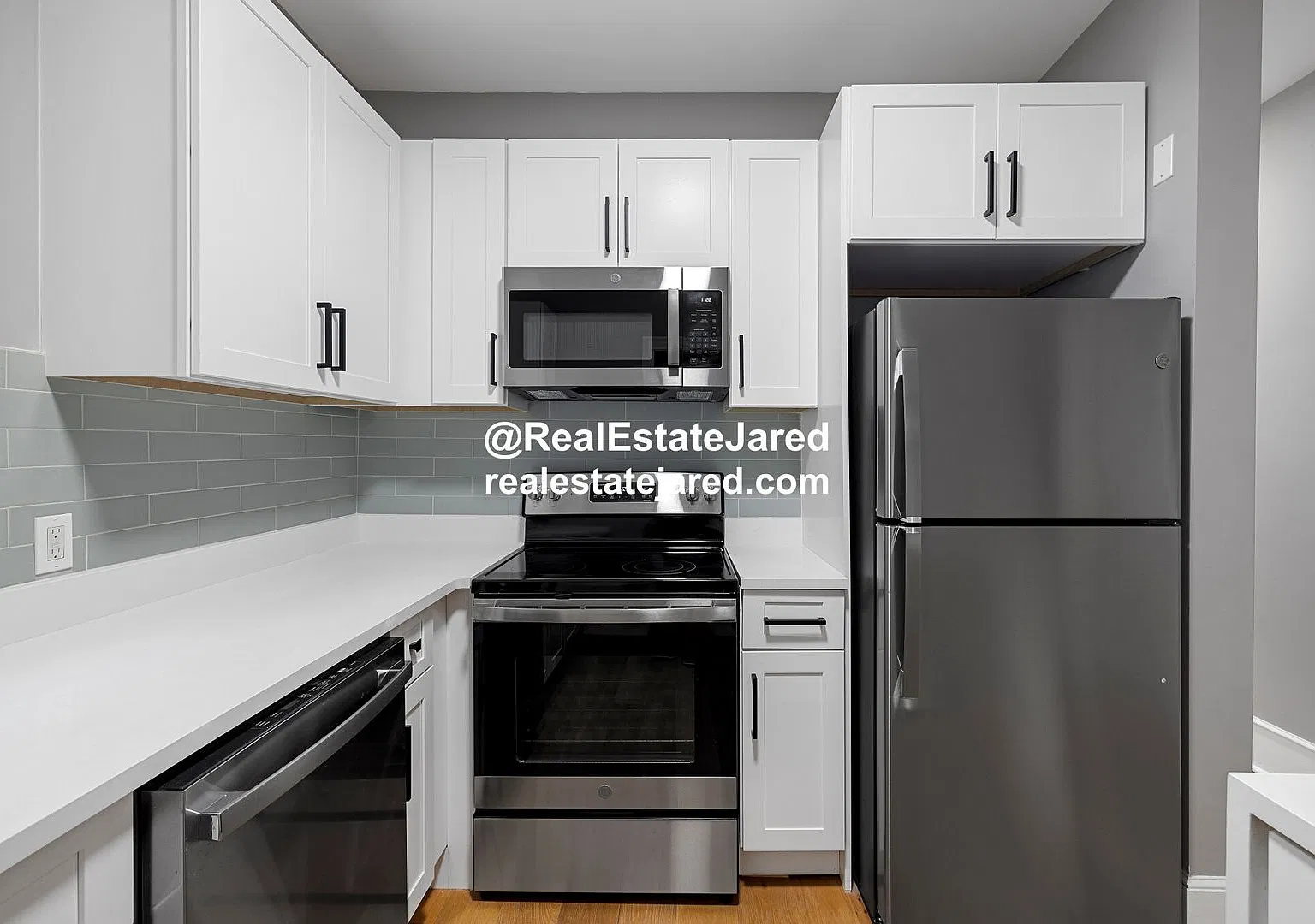 9/1/27 No Fee! Renovated 4BR on Columbus near Northeastern! — Photo 2