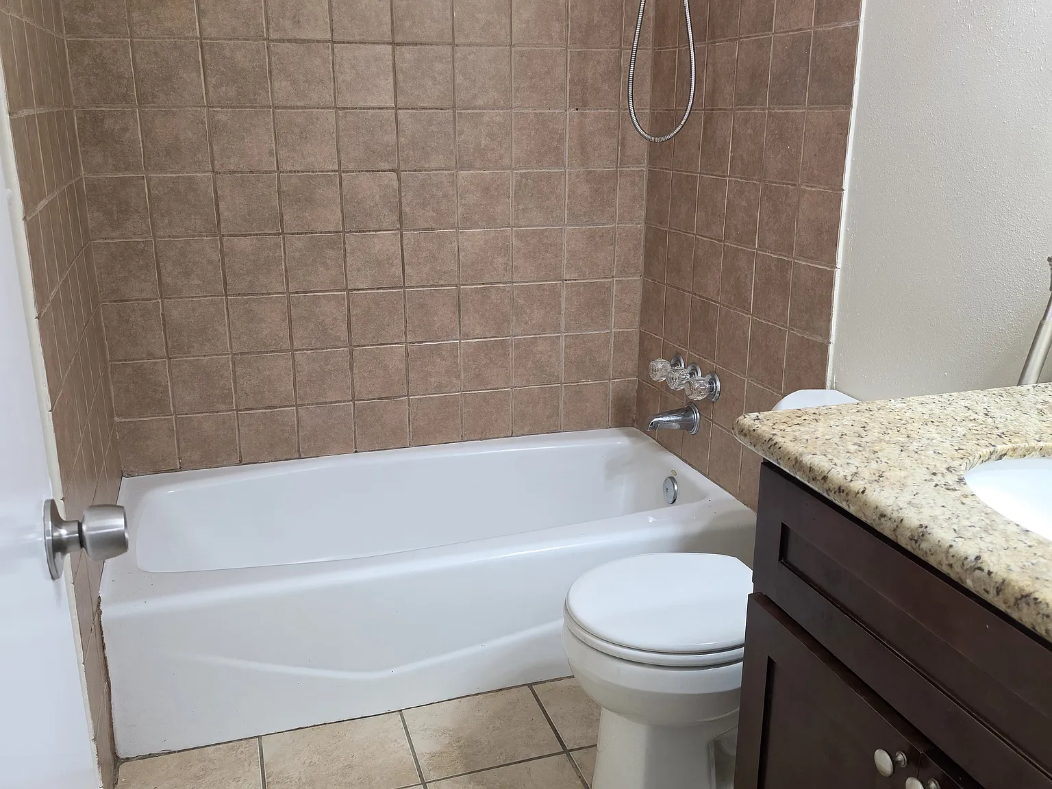 112 Duke Dr — Photo 4