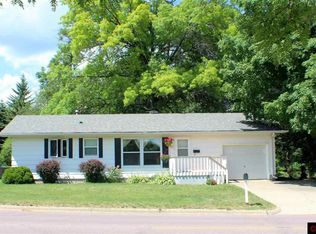 717 W Traverse Rd, Saint Peter, MN 56082