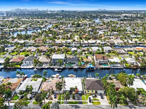 300 SE 10TH Street, Pompano Beach, FL 33060