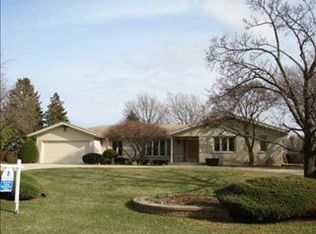 333 S Circle Dr, Palatine, IL 60067