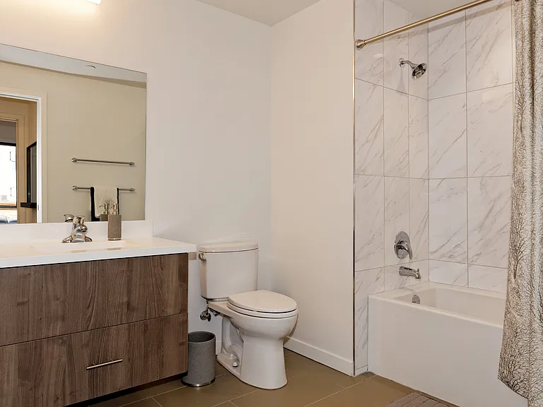 Bathroom

(Image shown is a model unit photo. Available units may vary slightly in appearance.)
