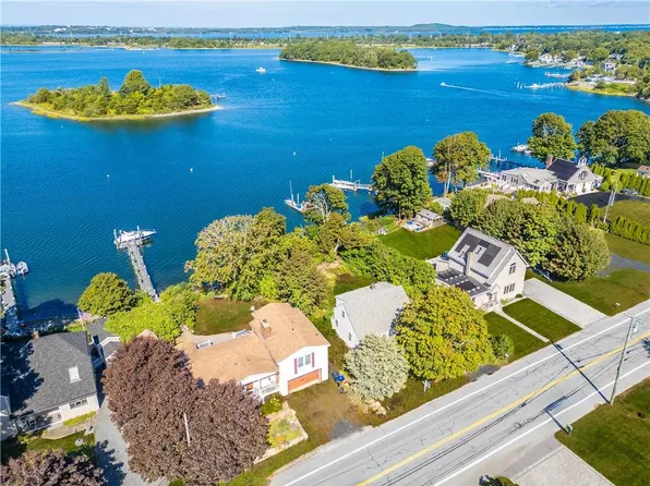 72 Point Rd, Portsmouth, RI 02871