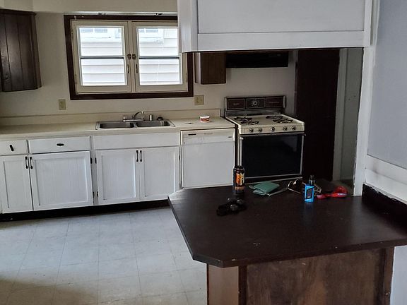 4th image of 103 2nd Ave