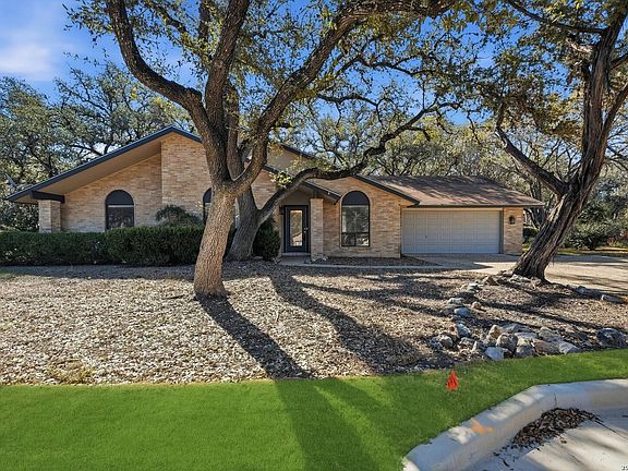 3rd image of 802 Sherman Oak