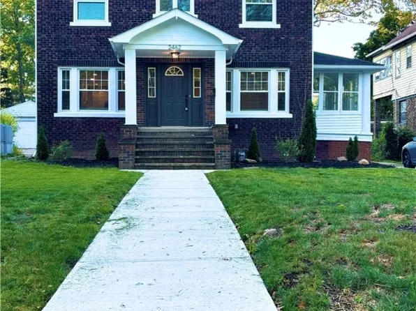 2462 Euclid Heights Blvd, Cleveland Heights, OH 44106