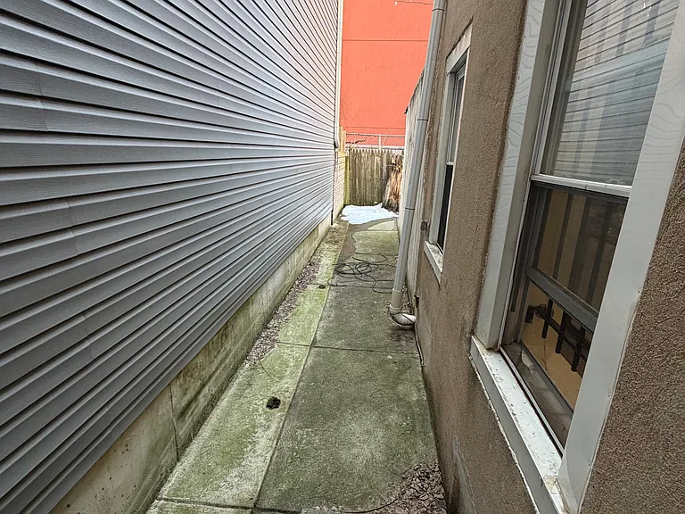 1630 N Sydenham St #1 — Photo 13