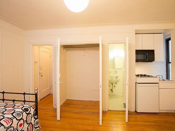 4th image of 300 8th Ave APT 6J