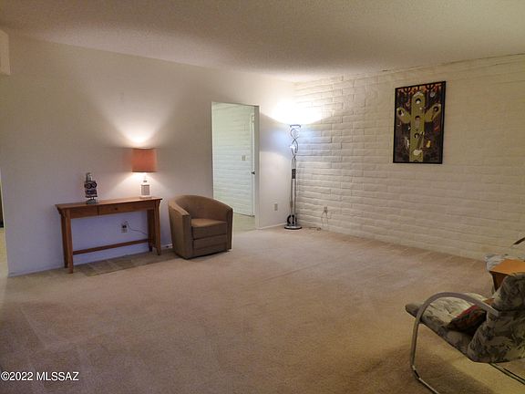 3rd image of 1010 S Del Valle Ave