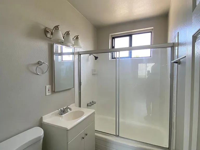 1242 Cedar Ave — Photo 11