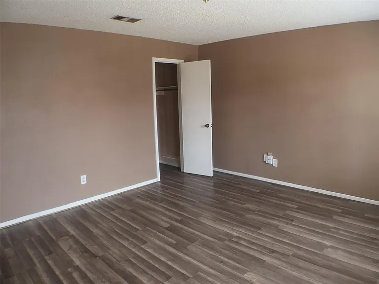7700 Creekbend Dr #33 — Photo 12