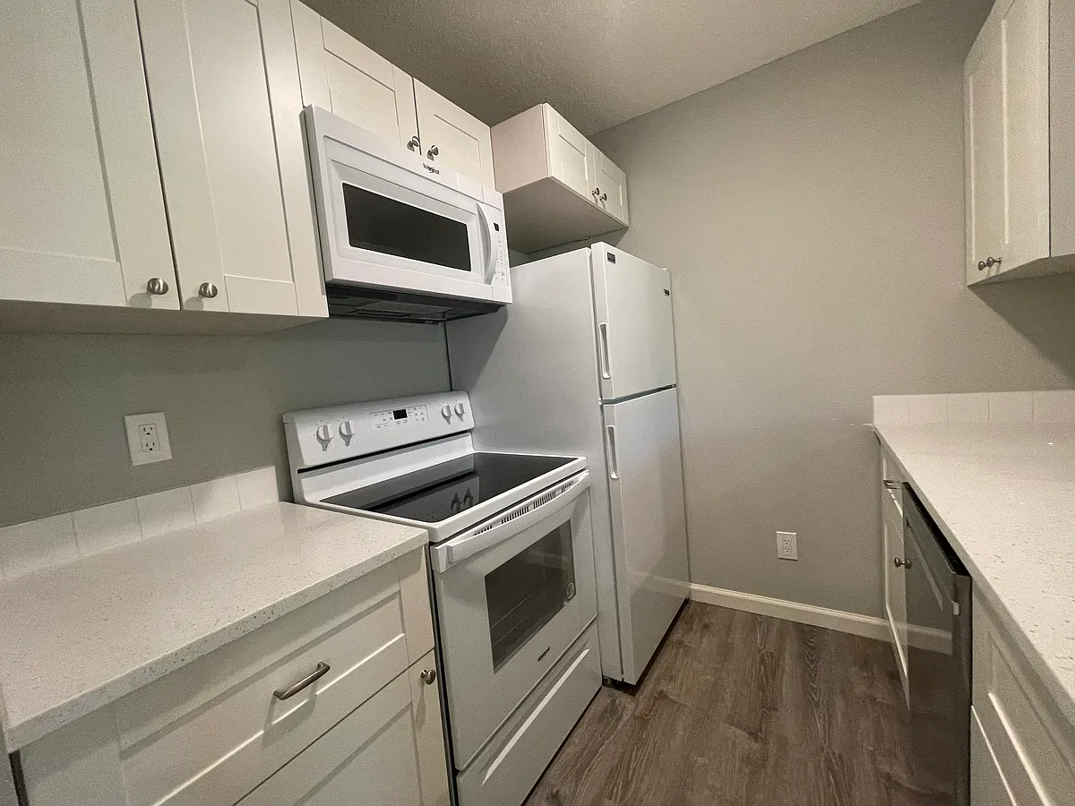 Building Photo - 230 Mount Hope Ct #211-13