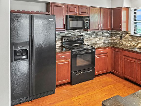 5th image of 1704 West Ave APT 108