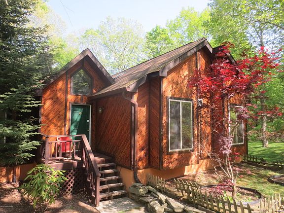 2nd image of 128 Diane Ln