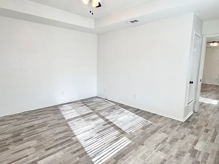 4621 Sausalito Dr — Photo 16