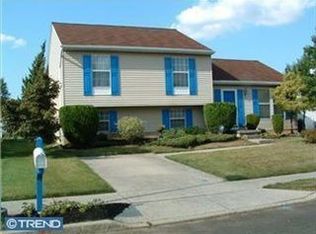 118 Independence Dr, Morrisville, PA 19067
