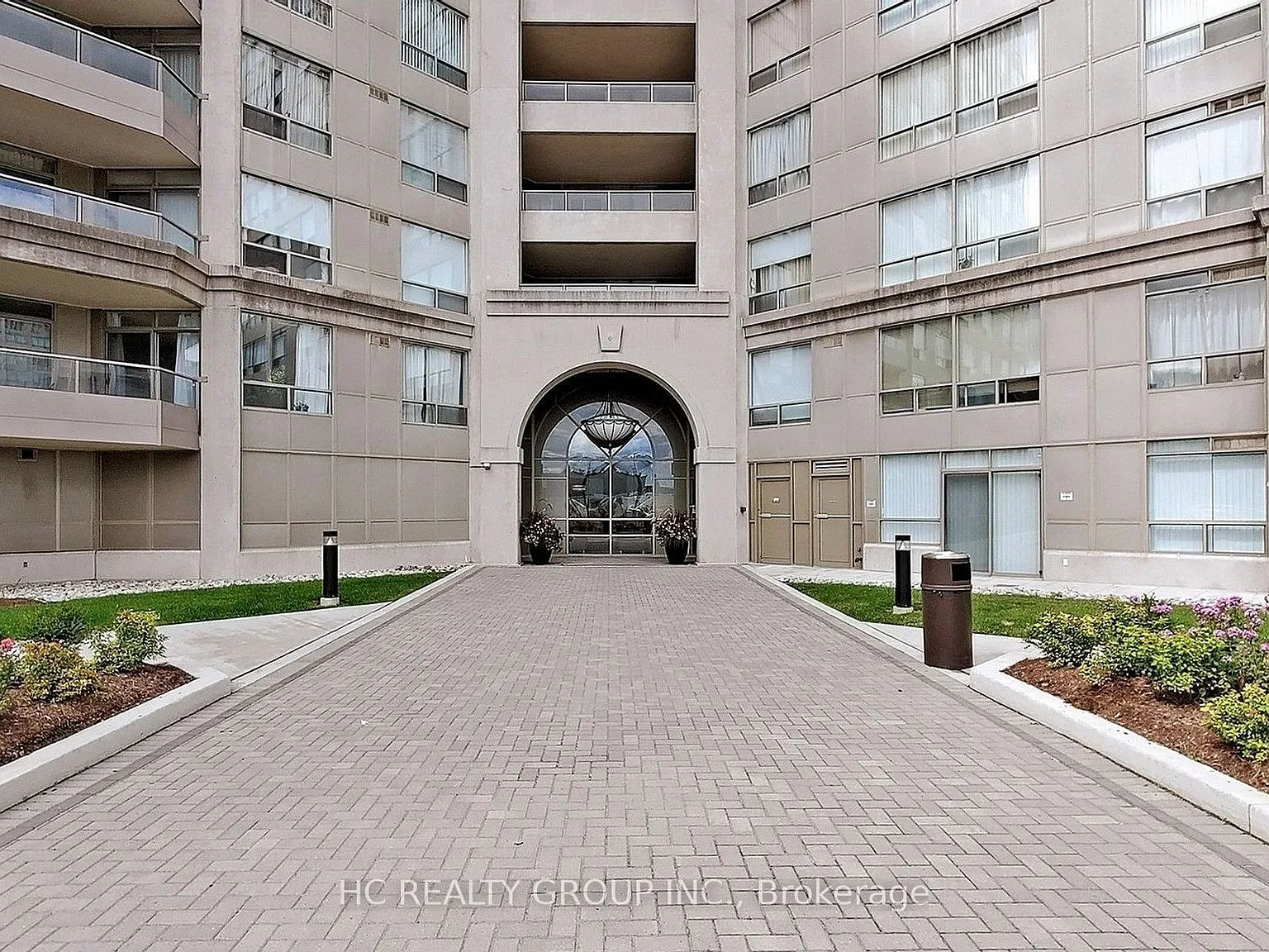 3 bed, $3,000 — Photo 2
