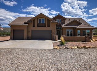 1398 N Canyon Trails Dr, Dammeron Valley, UT 84783