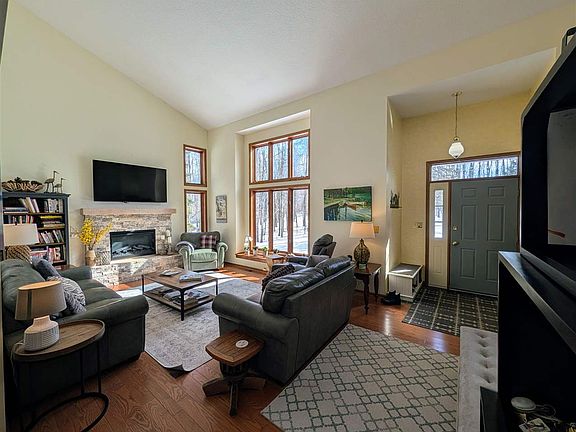 2nd image of 6019 Forest Ridge Ln