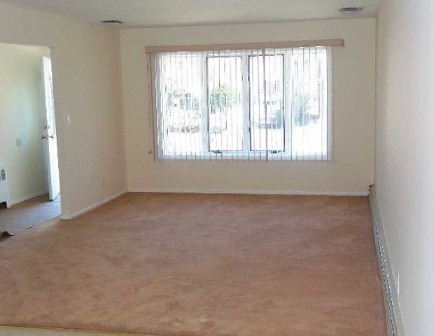2nd image of 28 Elizabeth Dr