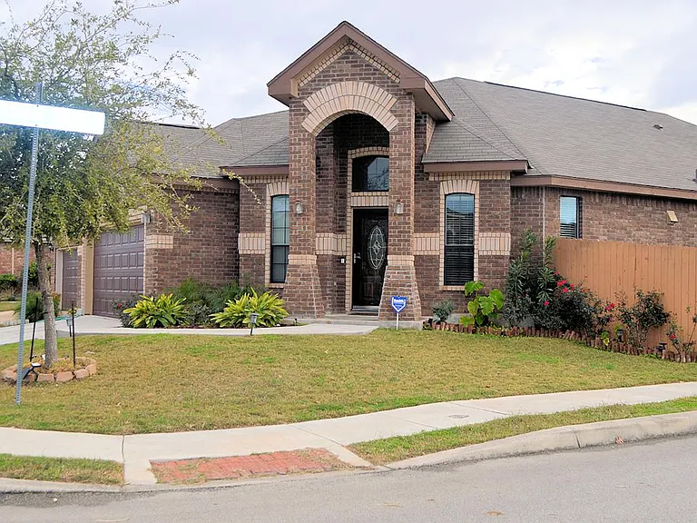 3943 Grissom Grv — Photo 2
